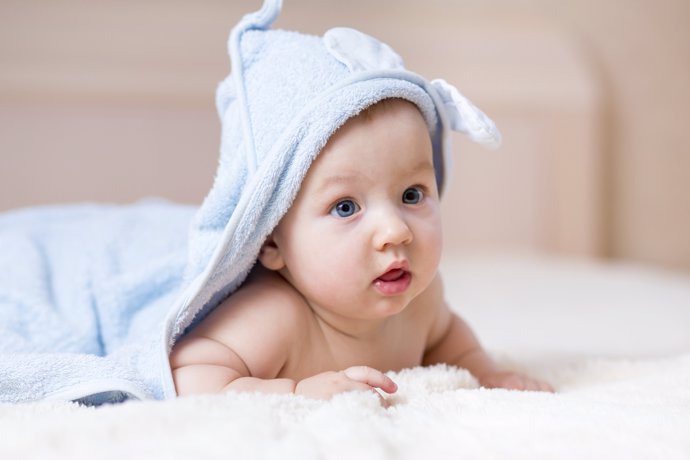 Piel bebé, bebé con toalla