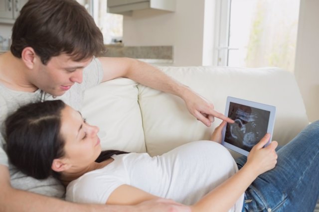 Embarazada y tablet, smartphone, apps para embarazo