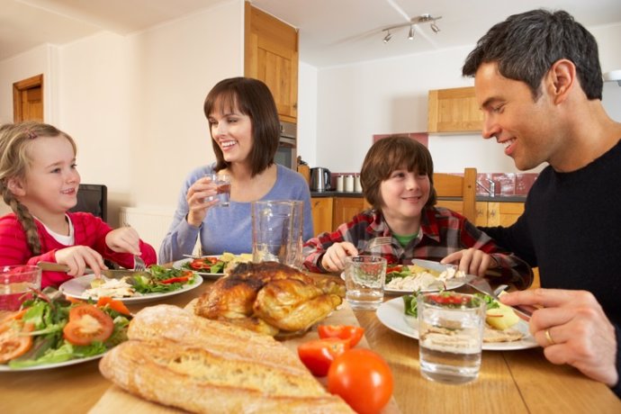 Falsos mitos sobre la alimentación, comida familiar