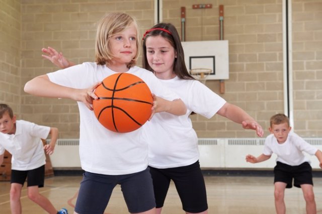 Cómo ayudar a los niños poco deportistas