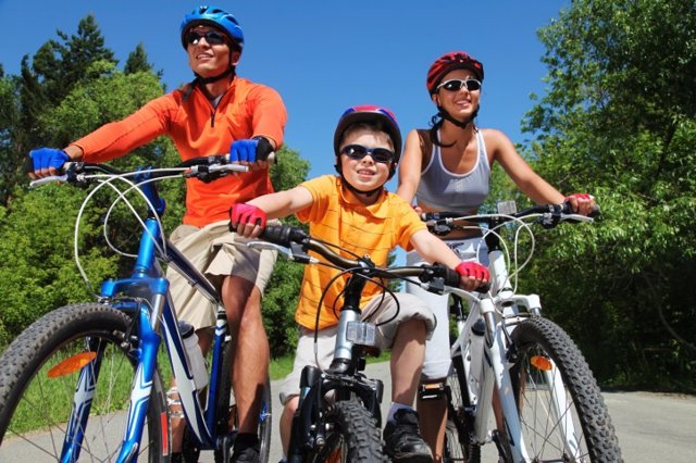 Ciclismo en familia: hacer bicicleta con niños