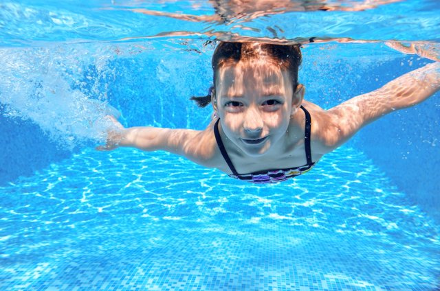Cómo prevenir ahogamientos en la piscina