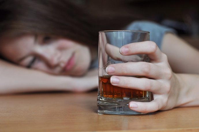 La respuesta de muchos adolescentes al acoso es el alcohol