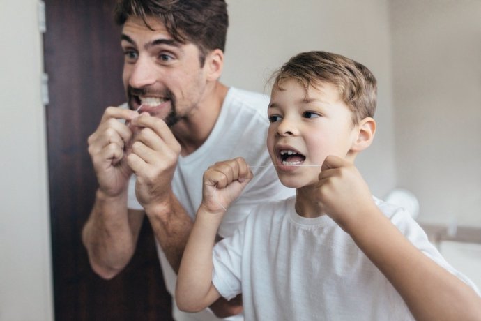 Involucrarse en el cuiddo de los dientes de los hijos es una gran idea.