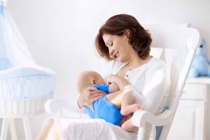 Semana de la lactancia materna: evita el alcohol si estás amamantando