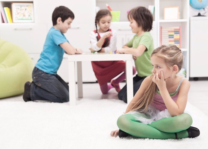 Cómo se comportan los niños tímidos en el cole y cómo se les puede ayudar