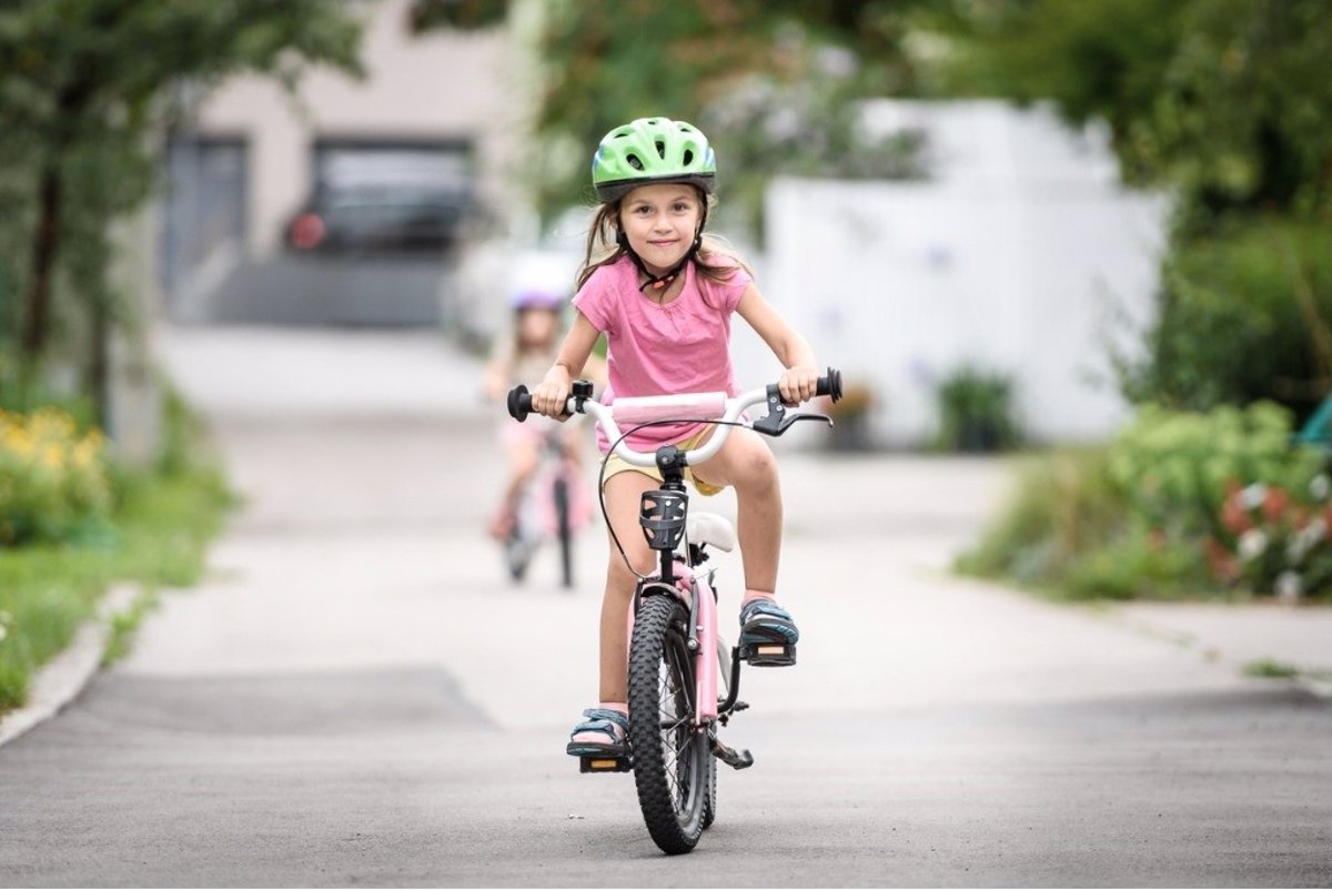 George Eliot Una herramienta central que juega un papel importante. Problema Niños con bicicleta propia: montar en bici, ¿a partir de qué edad?