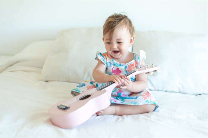 Actividades y estimulación para bebés: música a partir de un mes