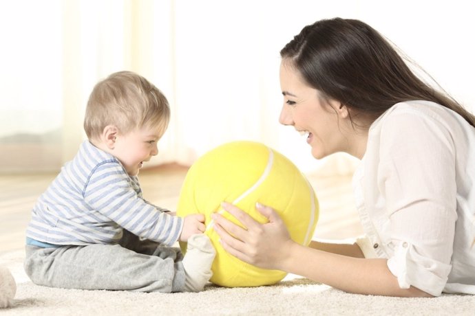 Juegos y juguetes para bebés de hasta 12 meses