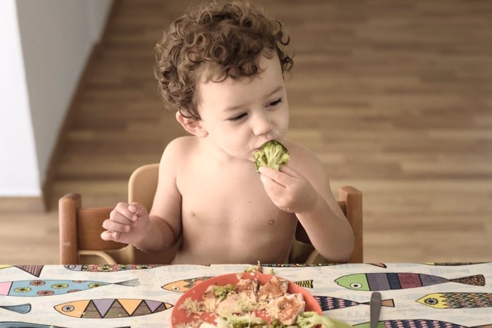 Alimentos para tu bebé: lo que puede comer con sus manos