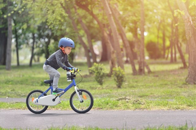 Aprender a montar en bicicleta puede ser sencillo y divertido sin la presión de los padres.