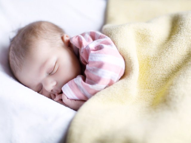 Los estornudos en los recién nacidos no deben preocupar a los padres, si no están acompañados de otros síntomas.