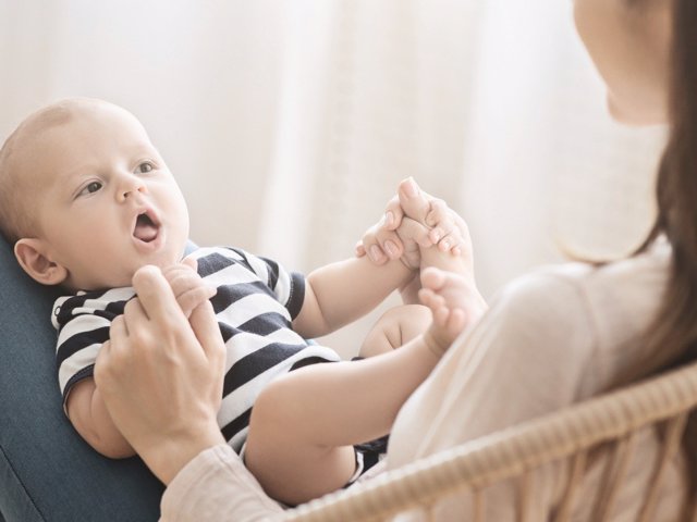 Hablar en el idioma de los bebés favorece la adquisición del habla.