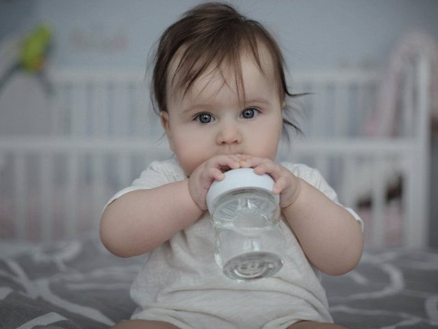 La hidratación en bebés y niños es un tema muy importante durante el verano.