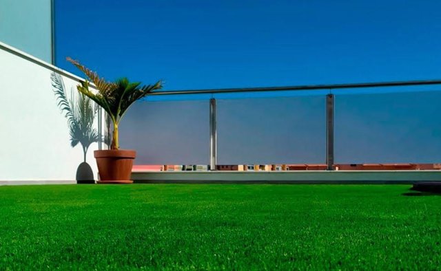 Elige el mejor césped artificial para tu terraza