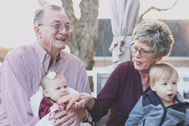 Los abuelos y su papel de unión en la familia