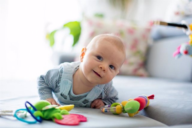 Archivo - Distintas formas de jugar y estimular a tu bebé para su desarrollo