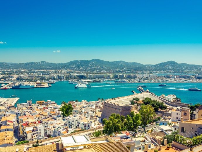Ruta en ferry de Mallorca a Ibiza: cómo hacer tu reserva